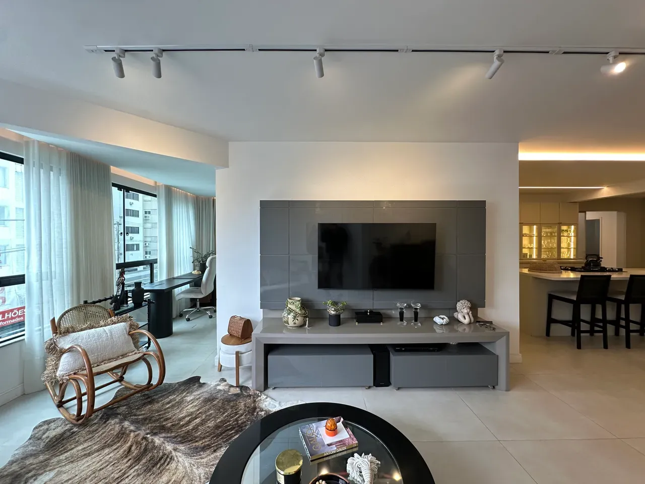 3-bedroom apartment with a fireplace in Florianópolis — photo 20