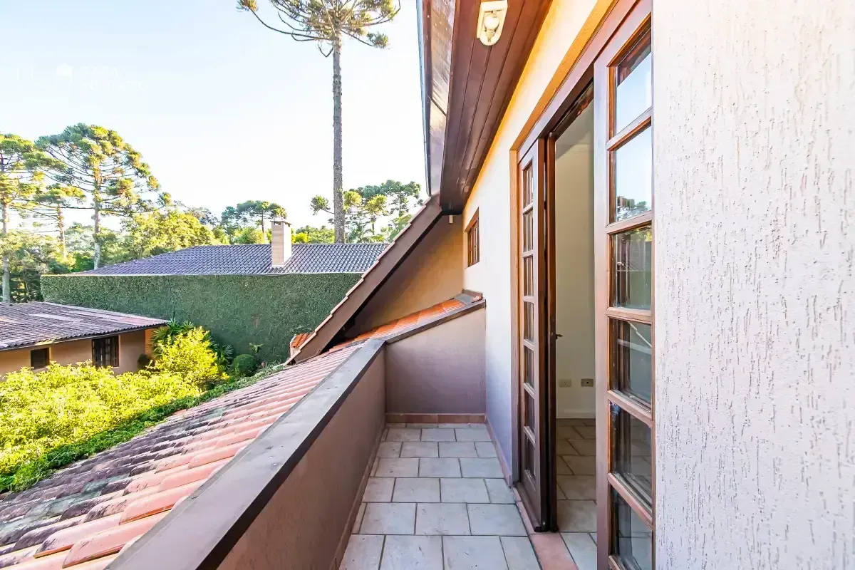 390 m² house with 6 bedrooms and a backyard unit — photo 29