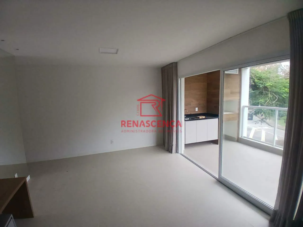 2-bedroom apartment with 1 bath and 1 parking space — photo 2