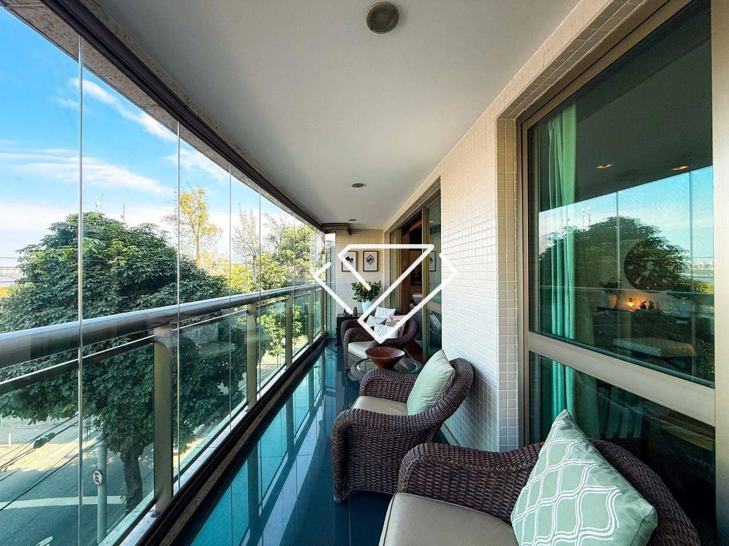 Furnished apartment with 4 en-suites and 258 m² — photo 15