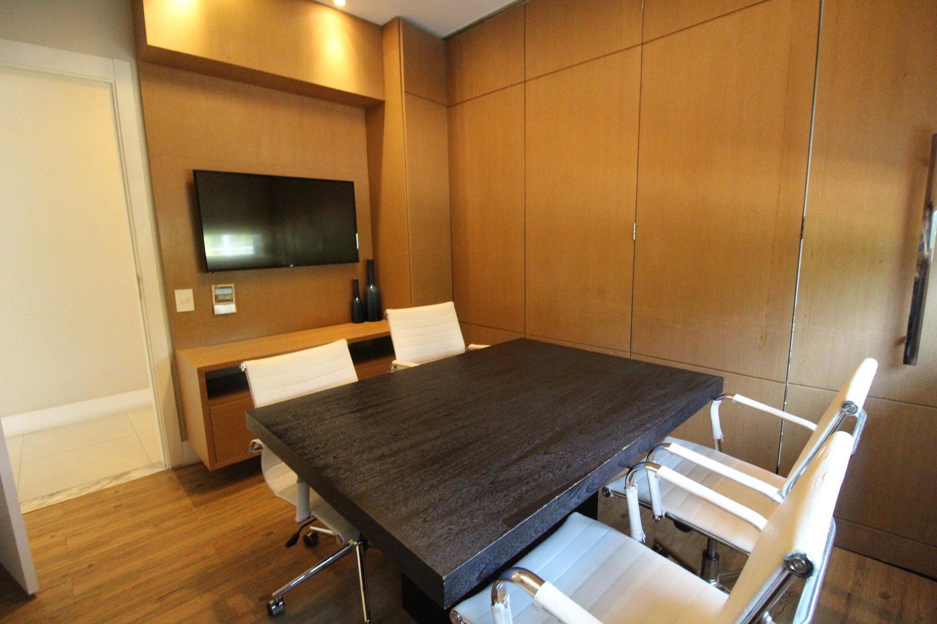 Apartamento de 2 quartos com janelas do piso ao teto — photo 39