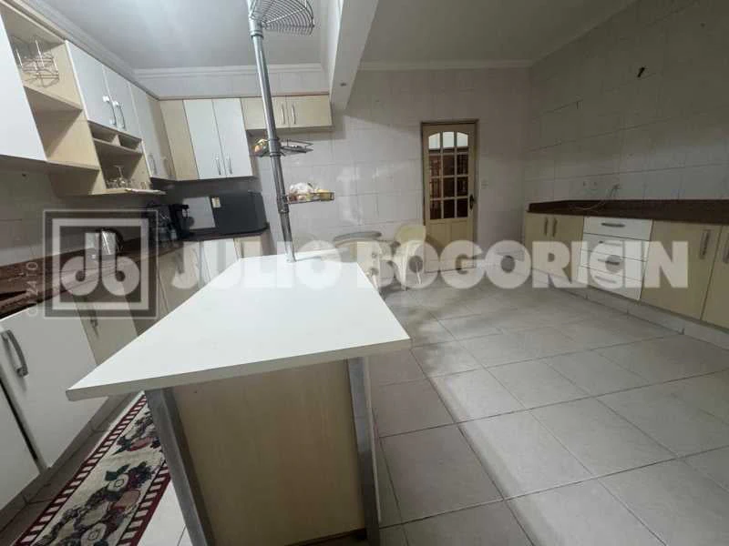 Дом 429 м²: 4 спальни, 5 парковочных мест, барбекю — photo 18