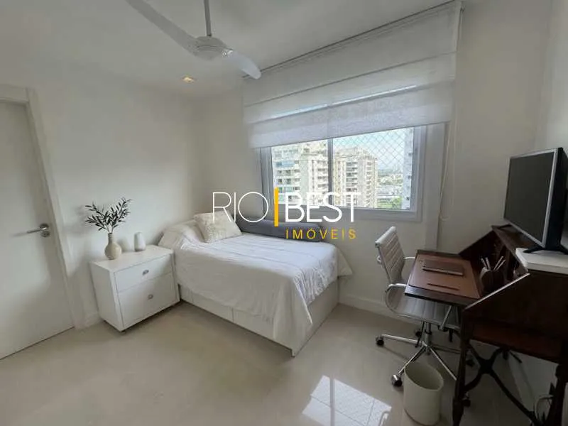 Floor-to-ceiling windows in a 4-bedroom apartment, 385 m² — photo 20