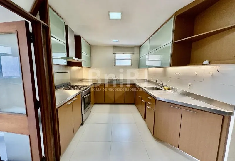 Apartamento de 180 m² com varanda fechada e fogão a gás — photo 2