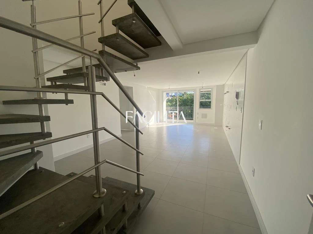 162 m² apartment with 3 en-suite bedrooms and balcony — photo 4