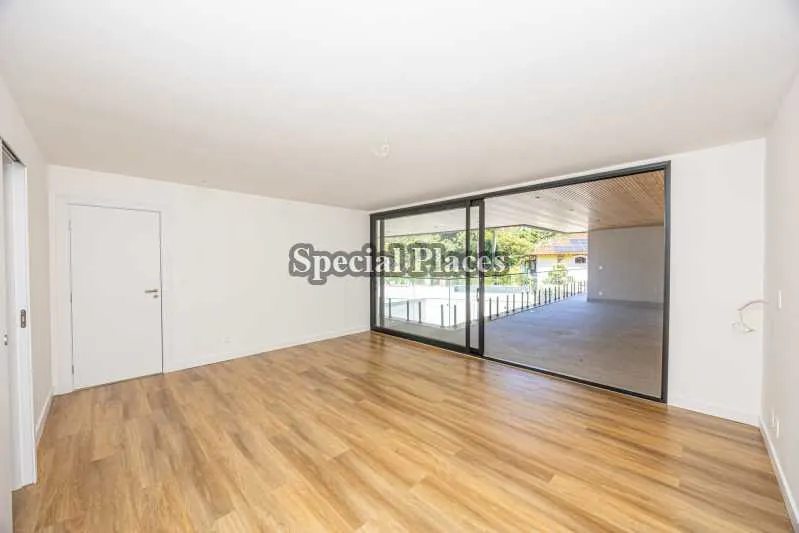 Casa com 5 quartos e 5 banheiros, com cozinha integrada — photo 24