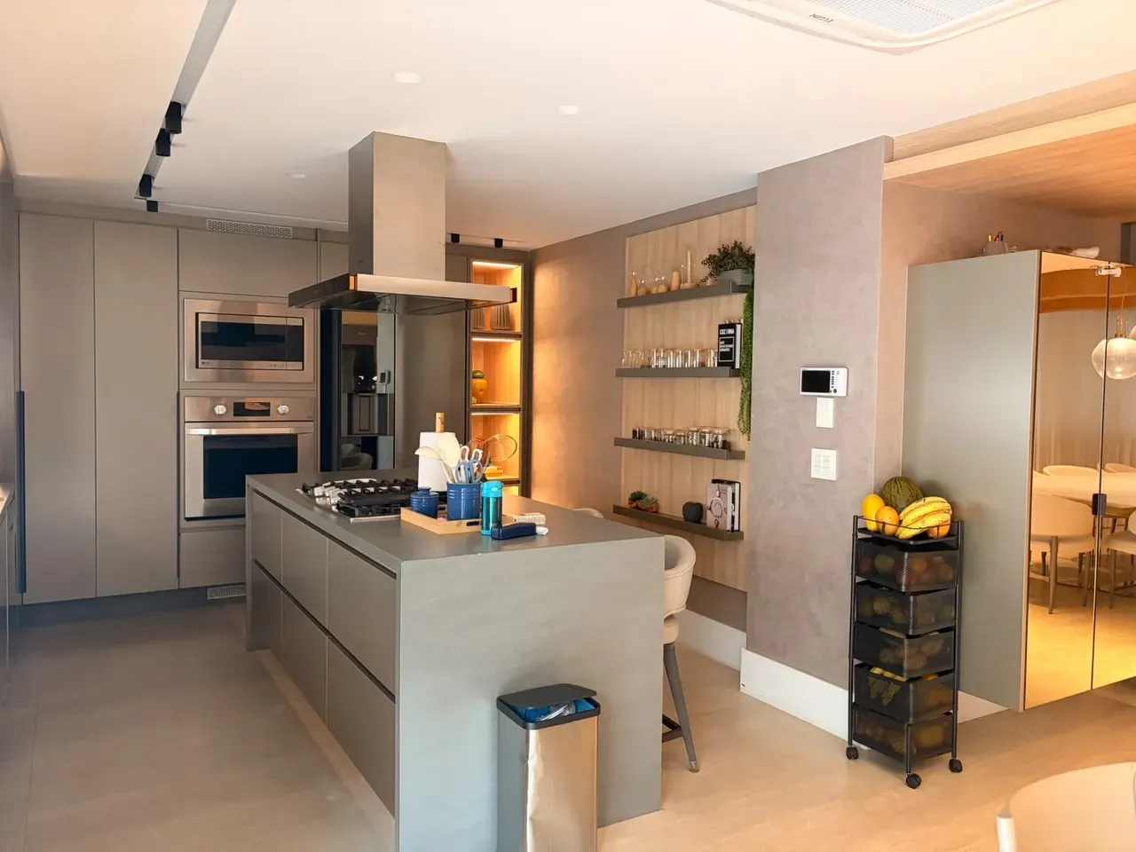 373 m² house with a home office and a grill on the balcony — photo 33