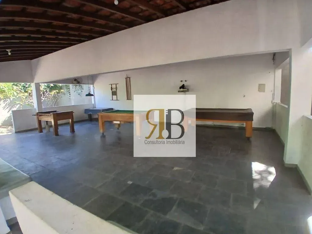 3-bedroom apartment in a building with a pool — photo 19