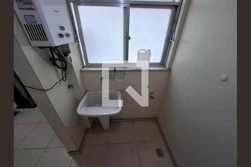 Home office in a 4-bedroom apartment, 140 m² — photo 10