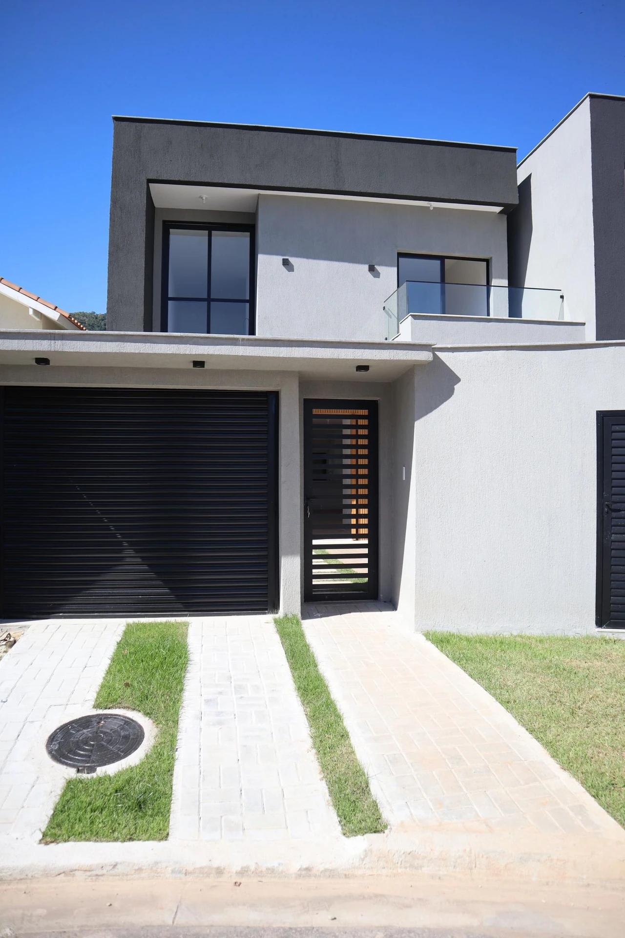 4-bedroom house with a grill on the balcony — photo 78