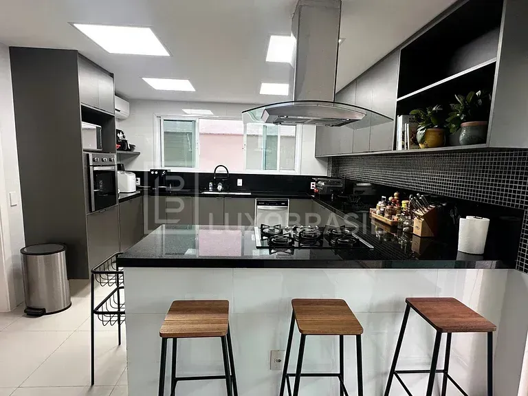 Casa moderna com 3 quartos e 5 vagas de garagem — photo 22