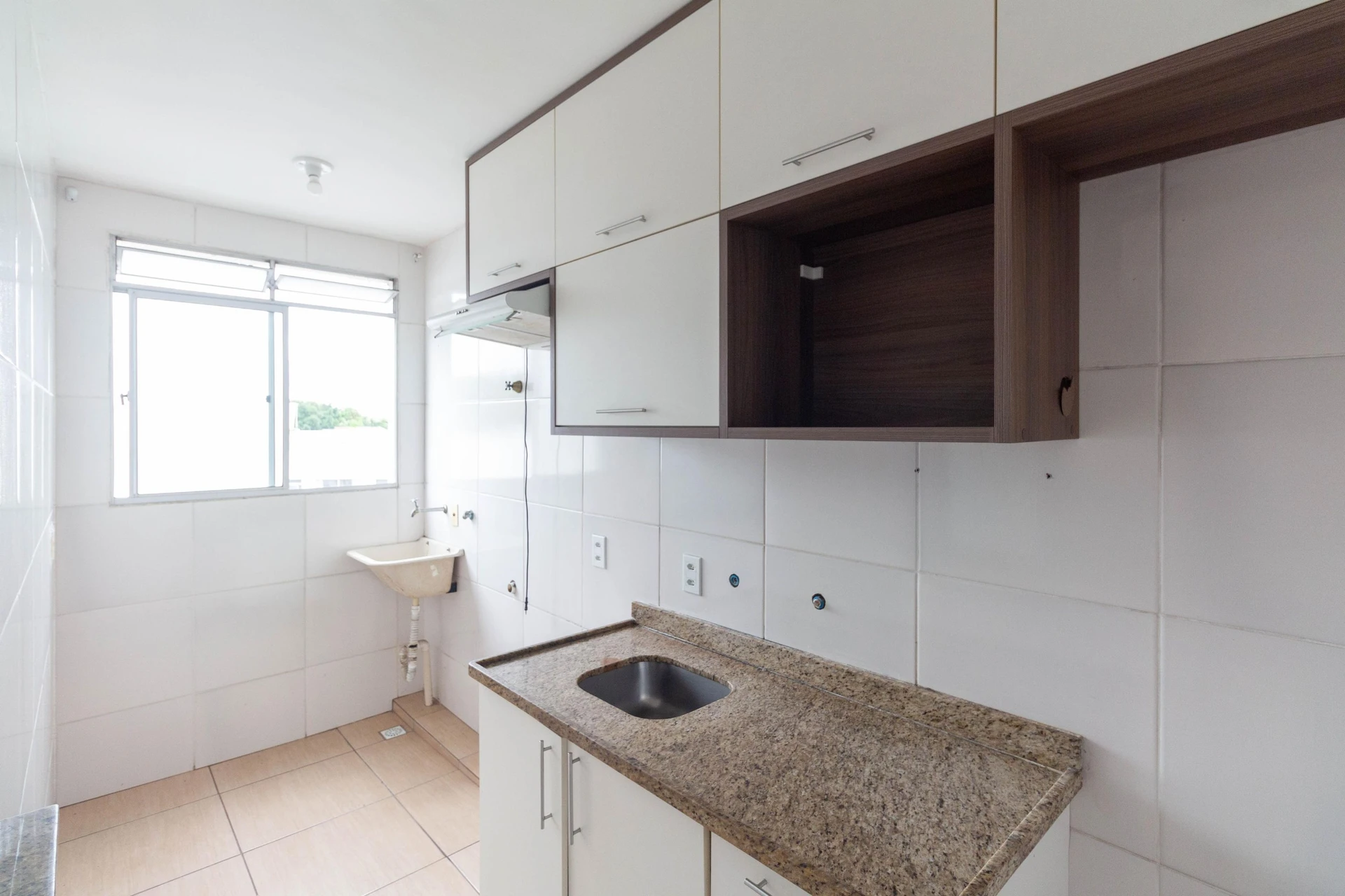 2-bedroom apartment with a grill on the balcony — photo 14