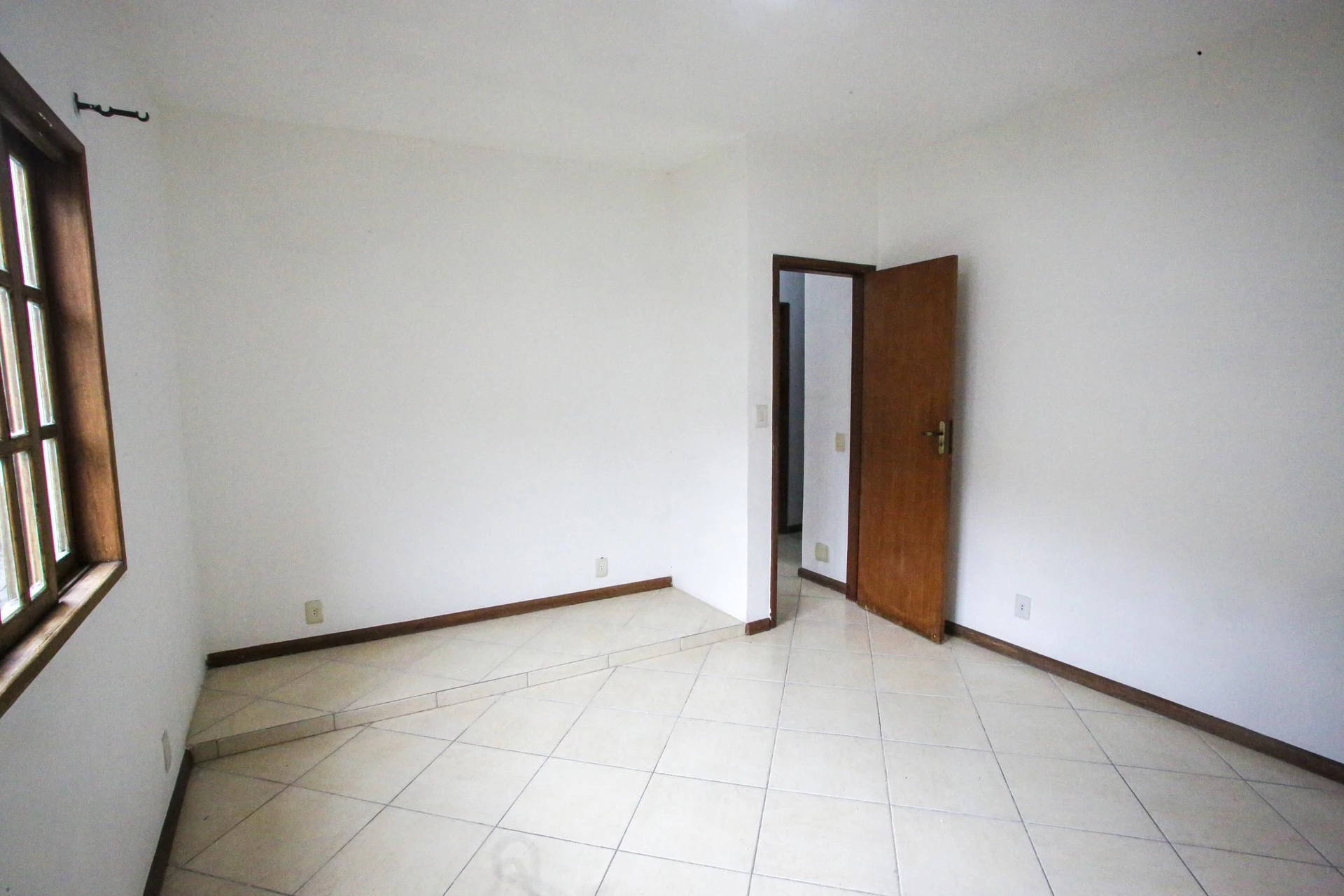 4-bedroom house with a bathtub in Rio de Janeiro — photo 15