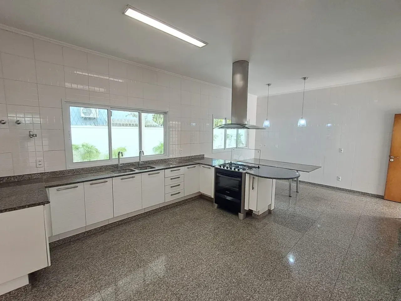House for rent with 1,500 m², 4 bedrooms and 5 baths — photo 38