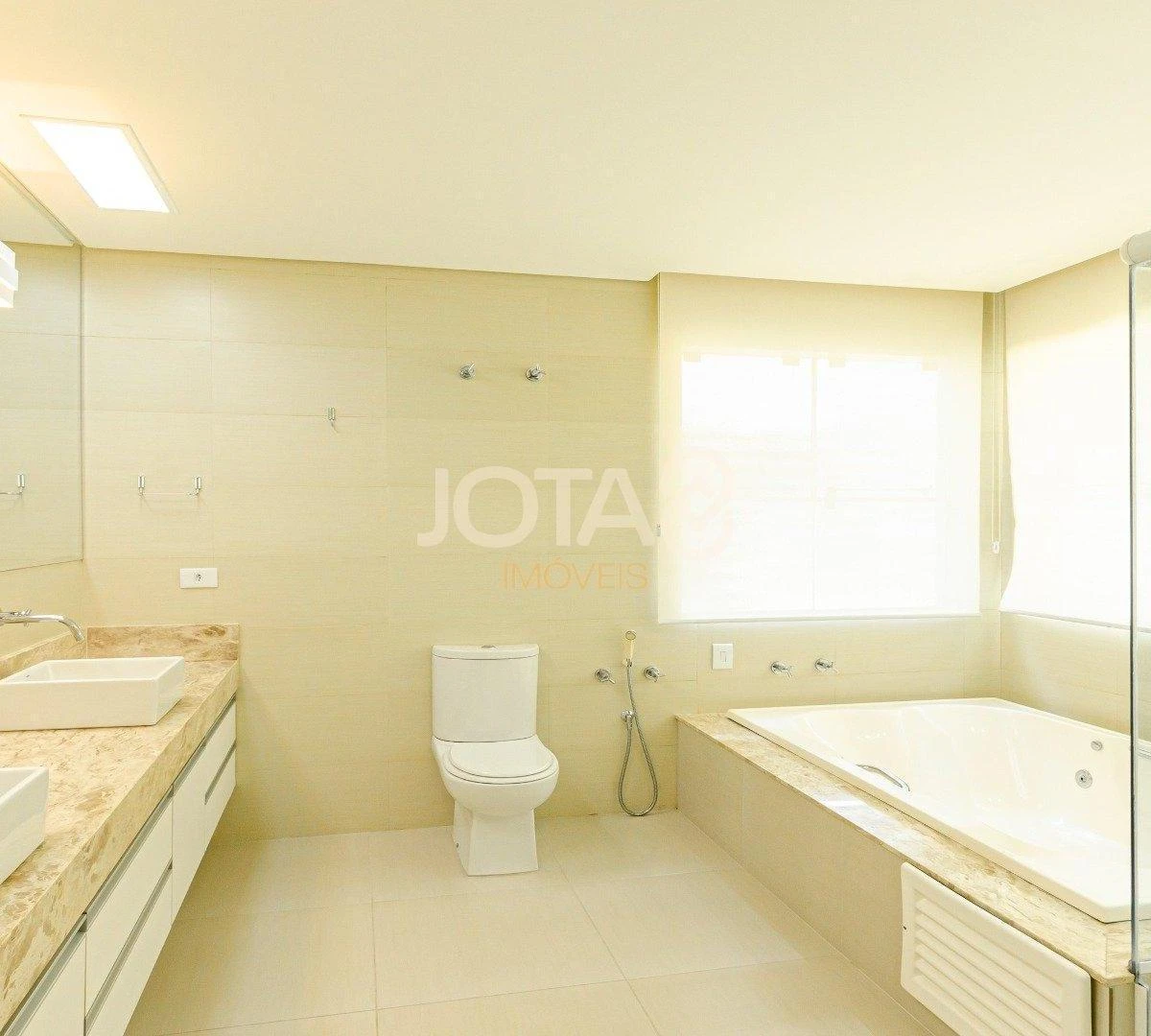 4-bedroom house with a washing machine — photo 25