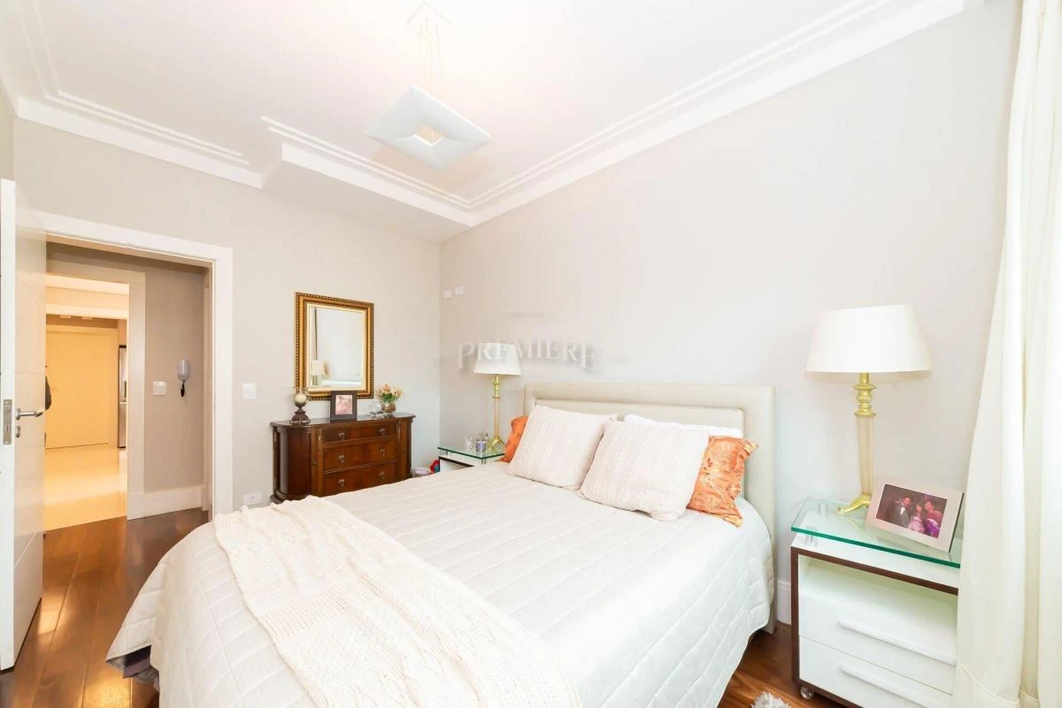 Apartment with 4 bedrooms and 5 baths, with a balcony — photo 19