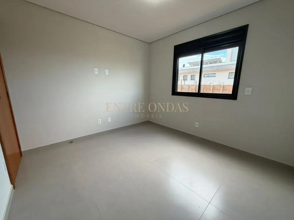 3-bedroom house, 1 with its own bathroom, 202 m² — photo 28
