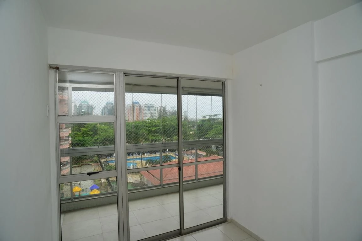 Rental apartment with 2 bedrooms and a glass balcony — photo 16