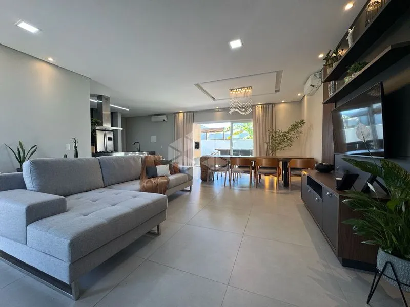 Furnished house with 4 en-suite bedrooms and private garden