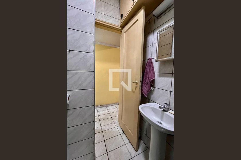 Furnished apartment, 31 m², with wood or laminate floors — photo 5
