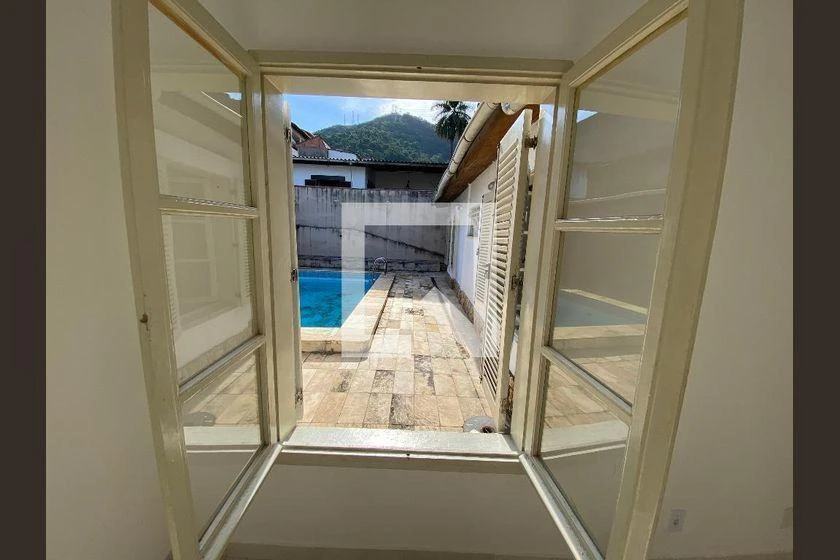 Rental house with 6 bedrooms and 704 m² — photo 9