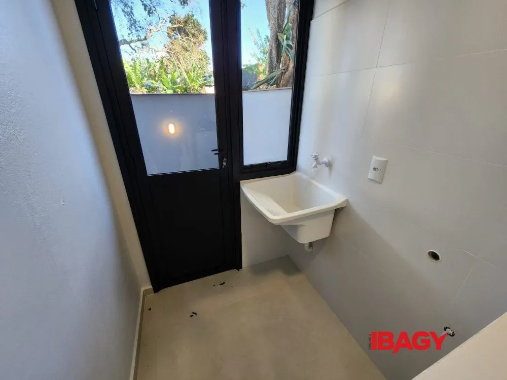 1-bedroom apartment with an open-plan kitchen — photo 14