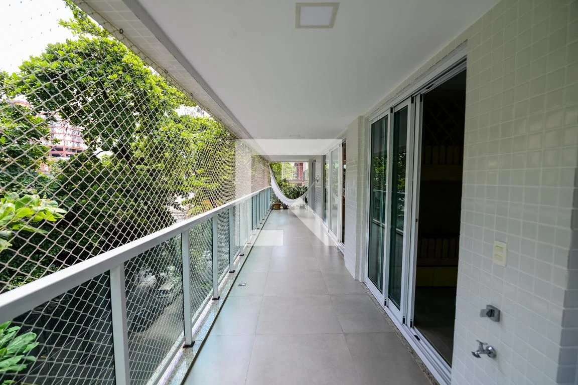 Furnished 4-bedroom apartment with 4 bathrooms — photo 36