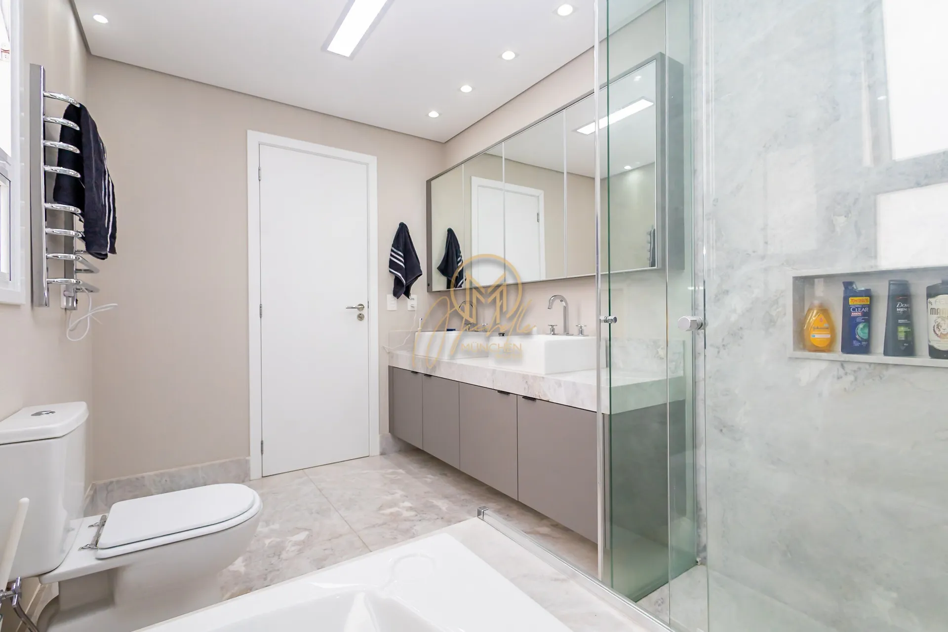 Furnished 462 m² apartment with 4 en-suite rooms — photo 144