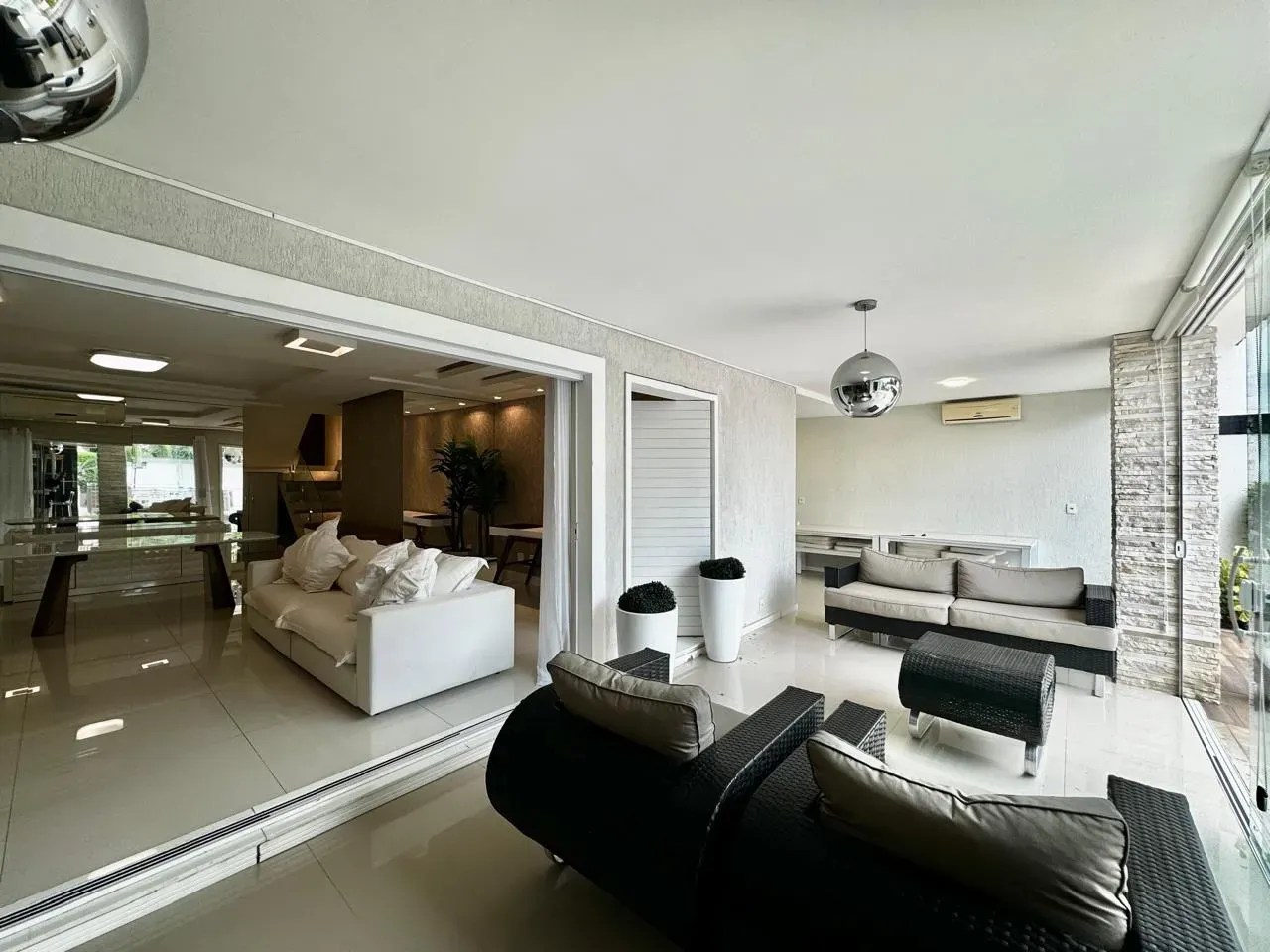 Furnished house with 5 bedrooms and open-plan kitchen — photo 28