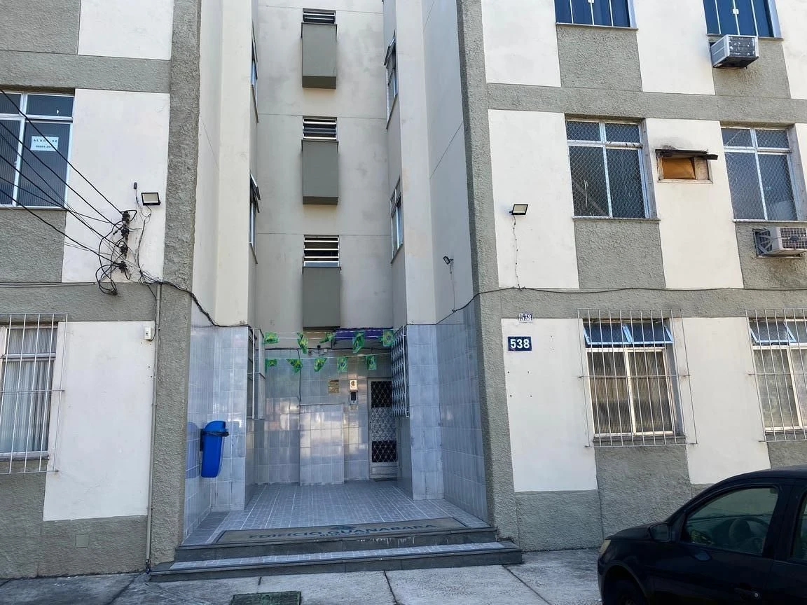 Apartamento com 2 quartos e banheiro com box de vidro — photo 33