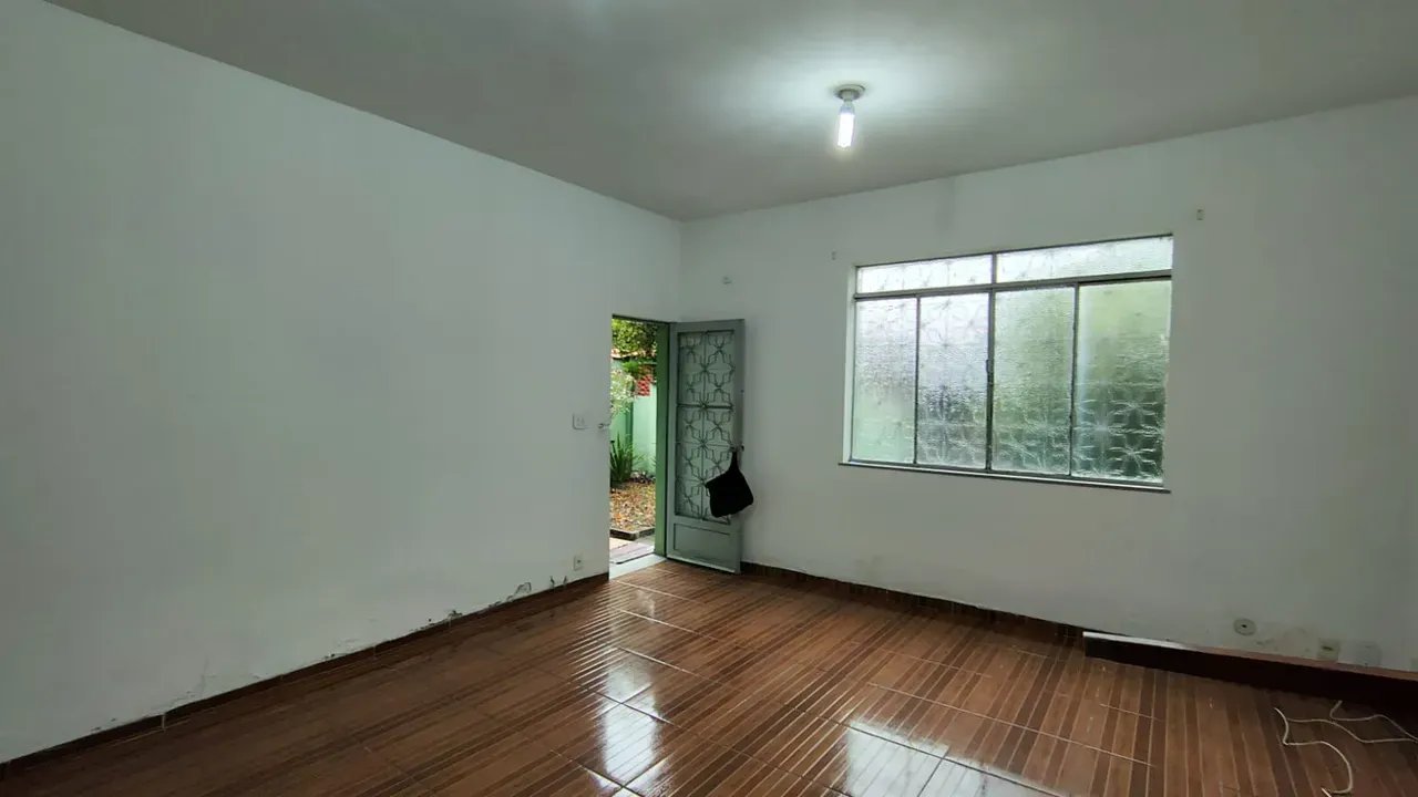 Unfurnished house with 7 bedrooms and 1 suite — photo 17