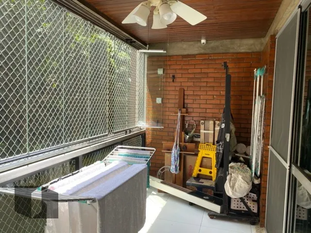 Apartment with a laundry area and 4 bedrooms — photo 28