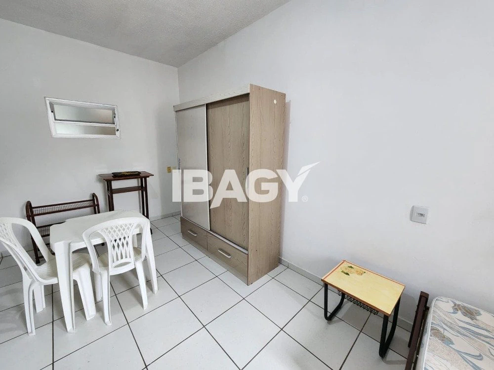Furnished studio, 30 m², with a home office