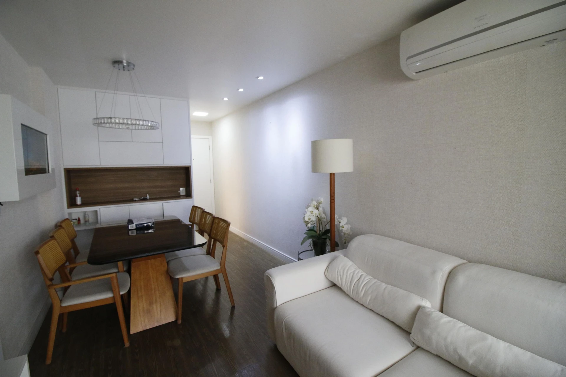 Walk-in closet in a 2-bedroom apartment, 90 m² — photo 18