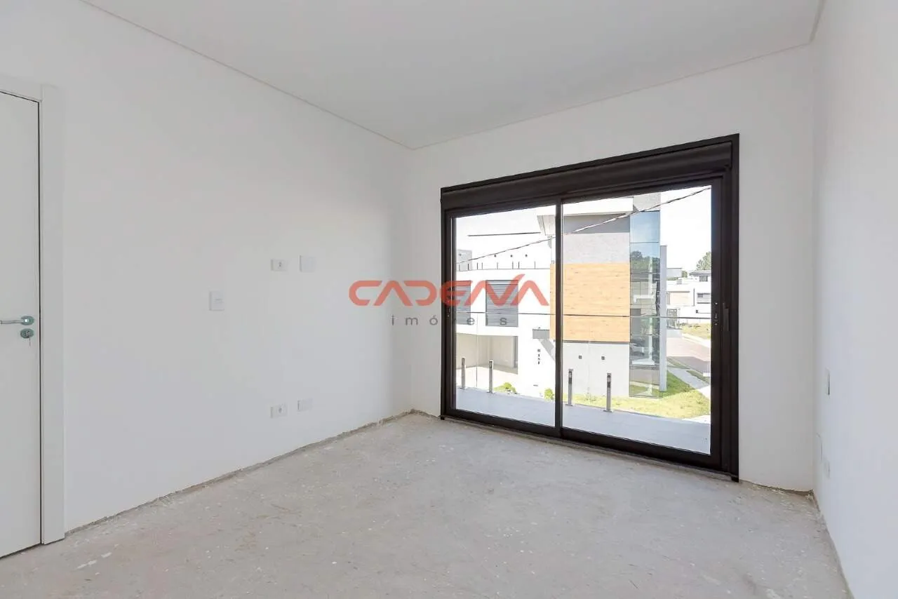 Balcony with a grill in a 3-bedroom house, 128 m² — photo 15