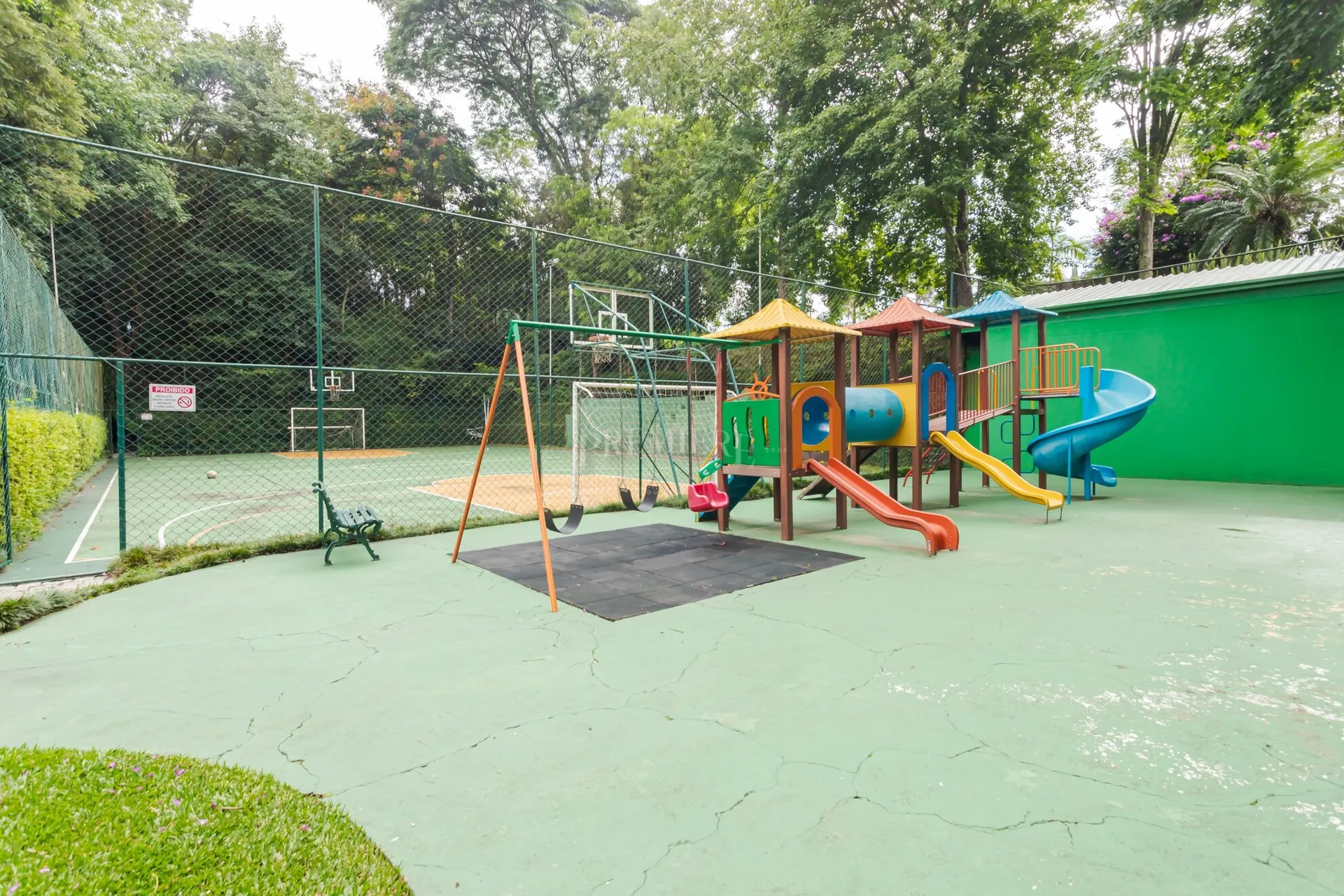 Меблированный дом с 4 спальнями и 5 ванными 716 м² — photo 24