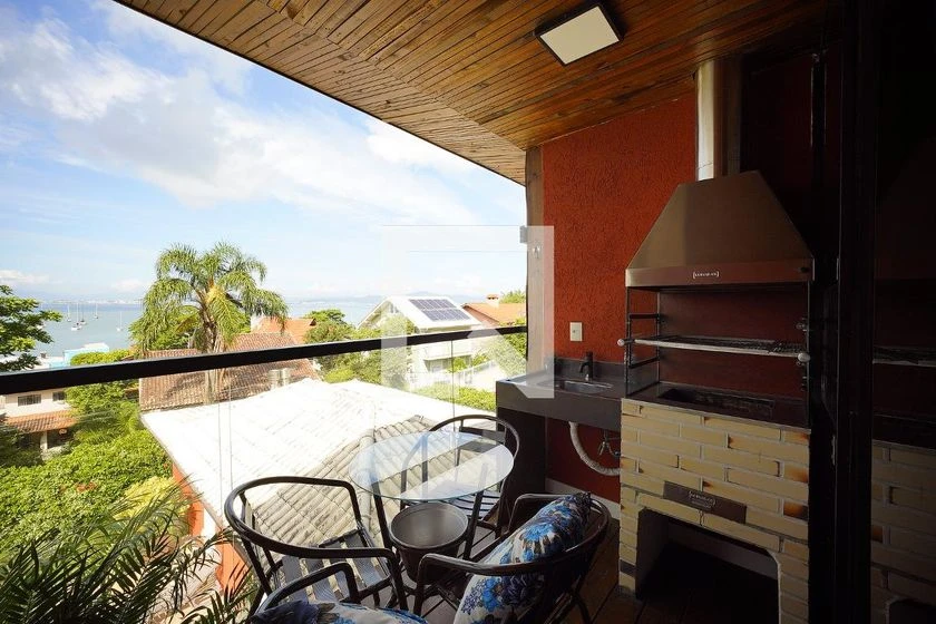 Furnished studio with balcony, 1 bedroom suite — photo 7