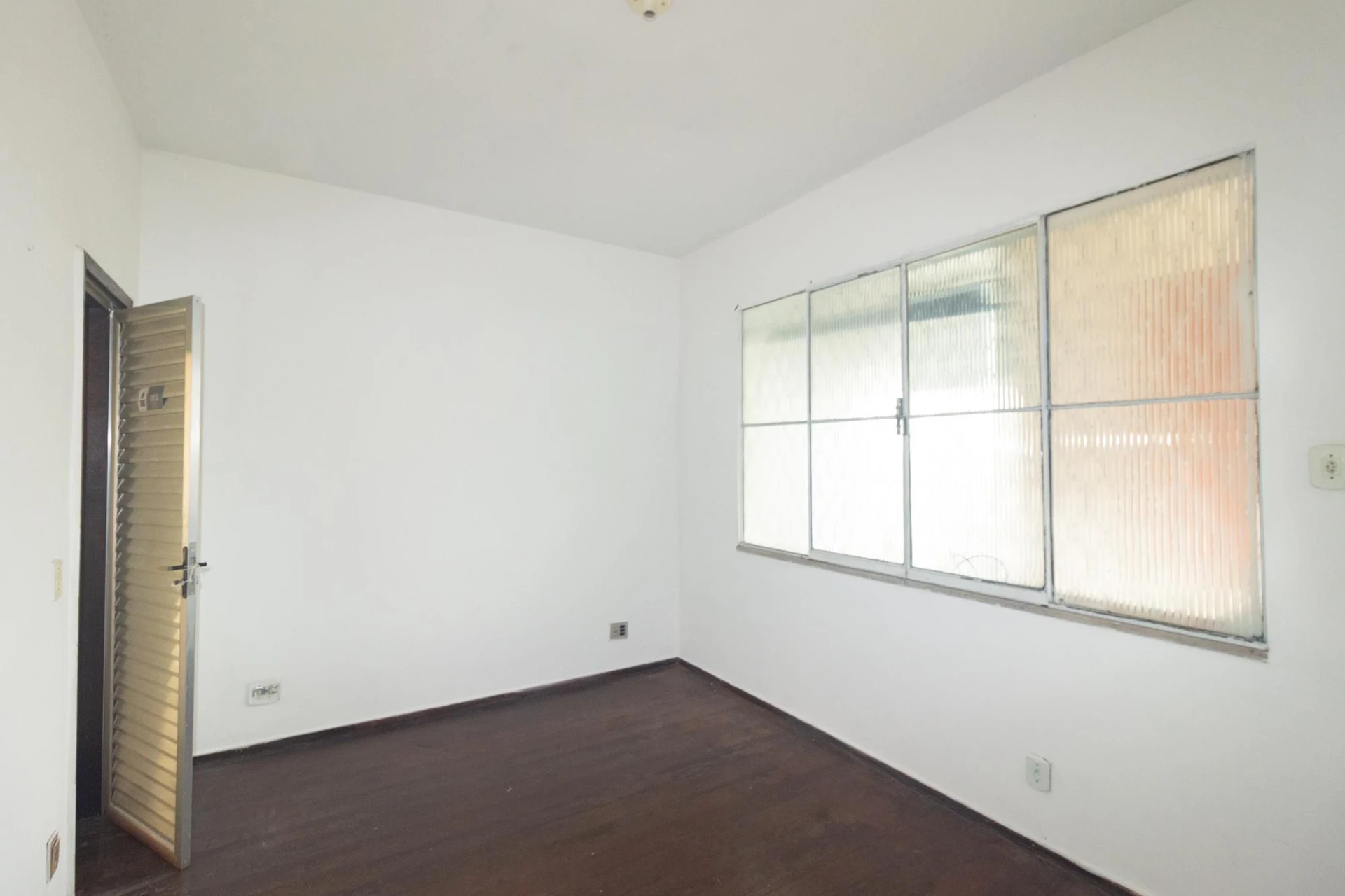 4-bedroom rental house with private garden and parking — photo 25