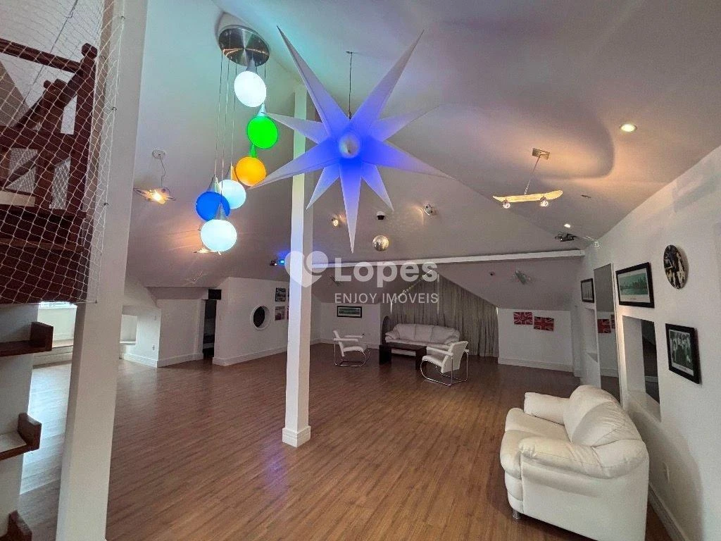 Unfurnished house with 7 bedrooms and 10 bathrooms — photo 44