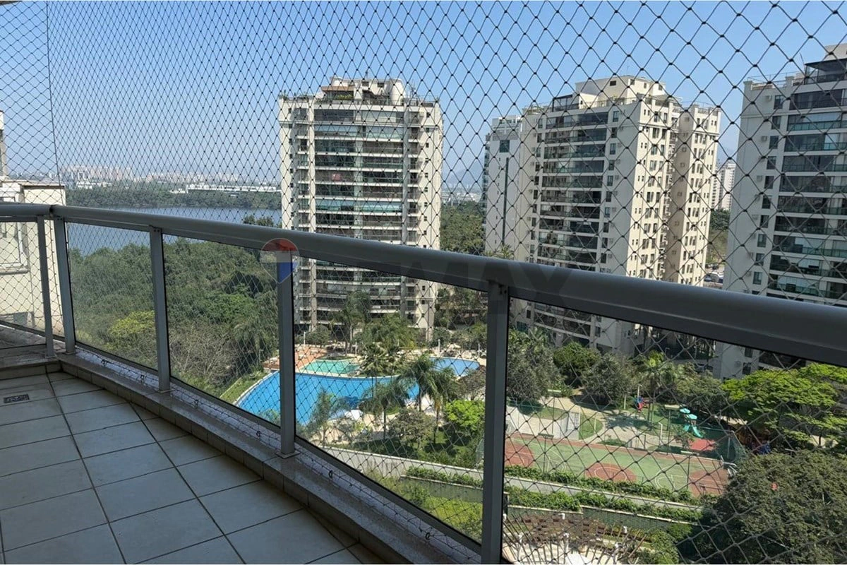 Private pool in a 2-bedroom apartment, 78 m² — photo 5