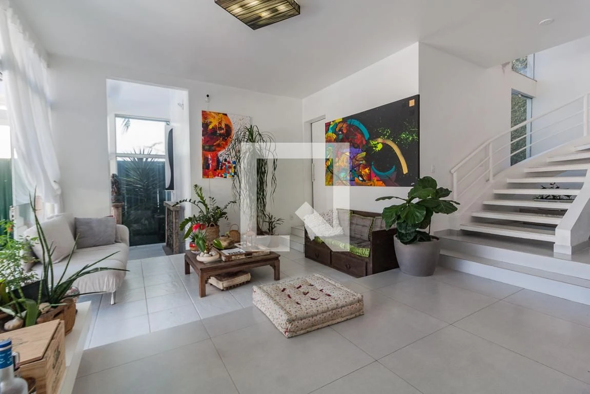 Furnished studio in a building with a pool — photo 40