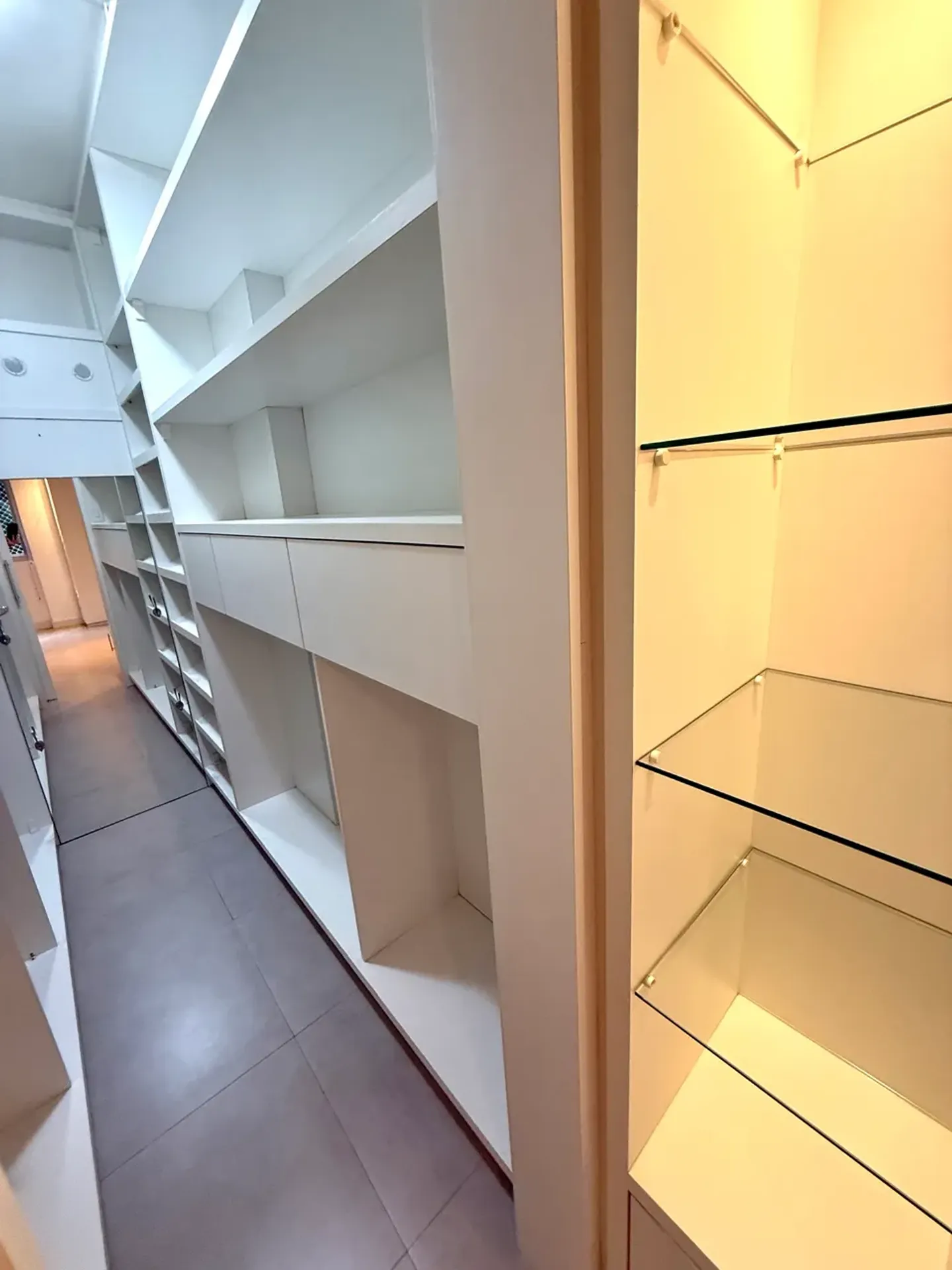 Квартира з однією спальнею, у будинку є тренажерний зал — photo 16
