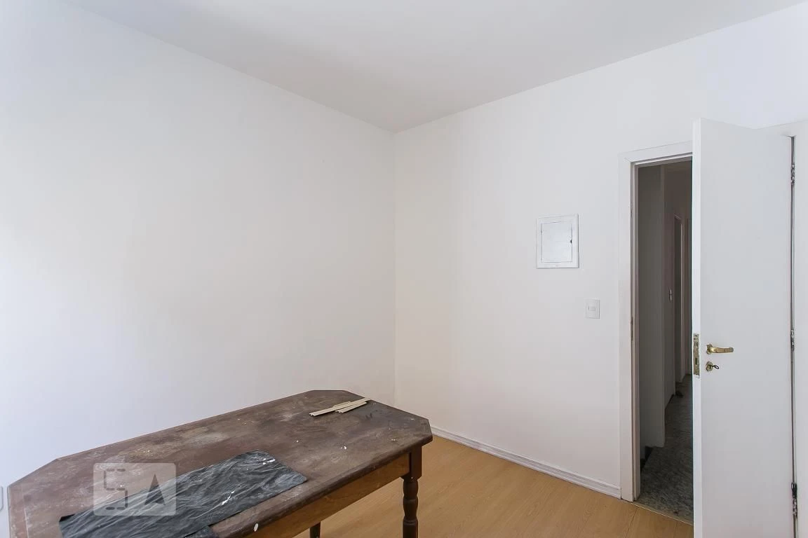 4-bedroom house with a bathtub — photo 2
