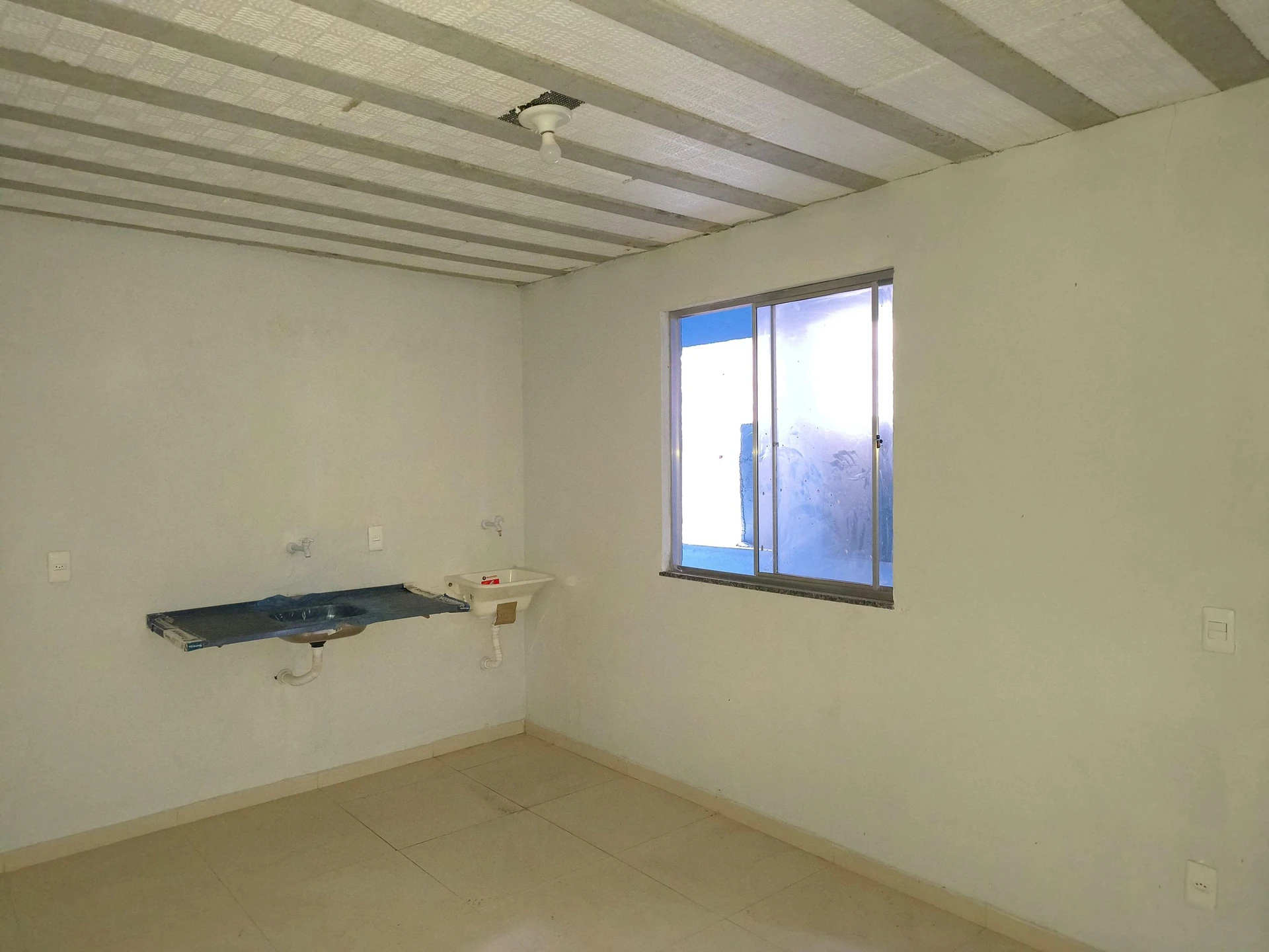 Kit sin amueblar con 1 dormitorio y 1 baño y balcón — photo 7