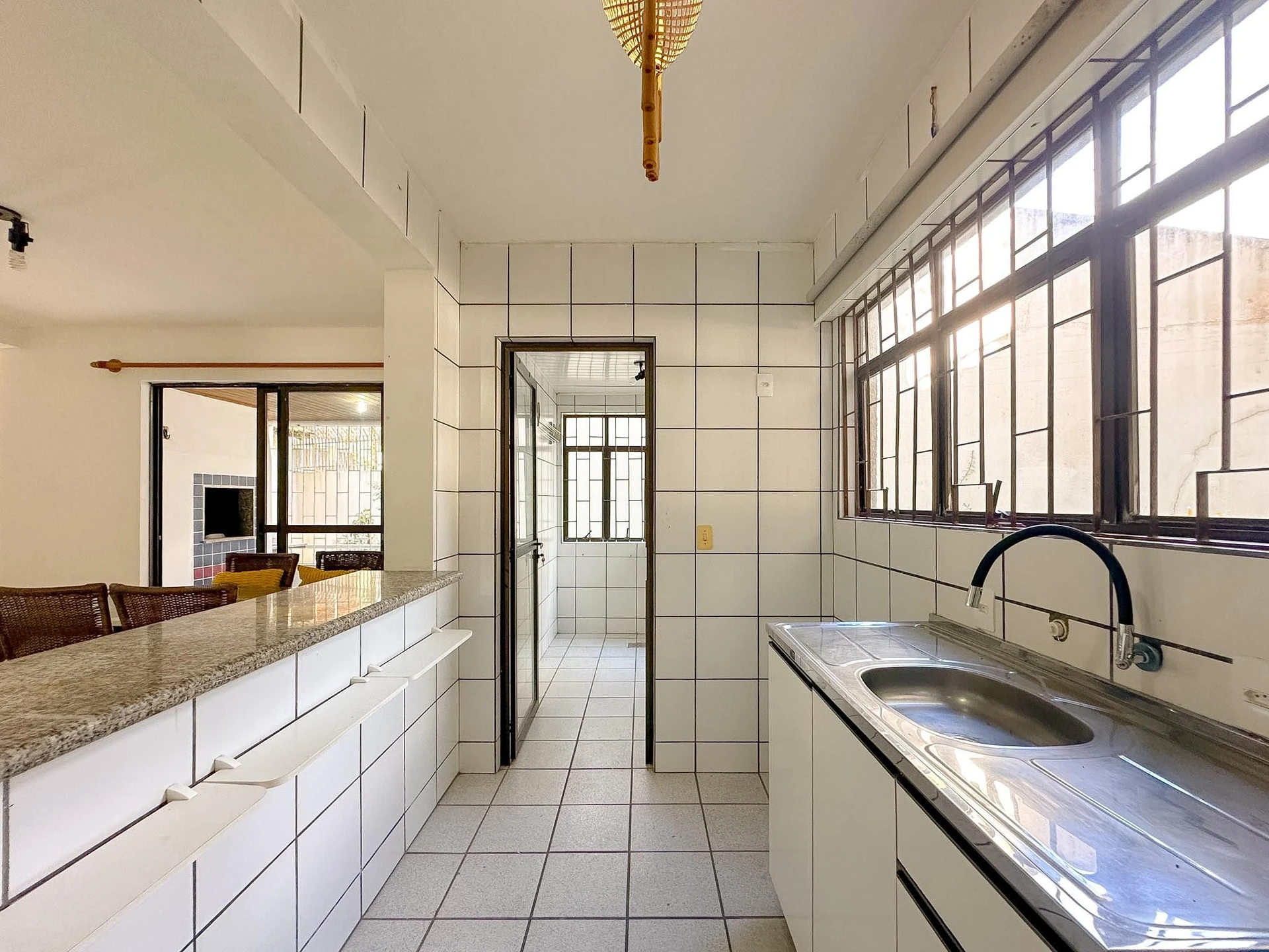 3-bedroom apartment with a grill on the balcony — photo 3