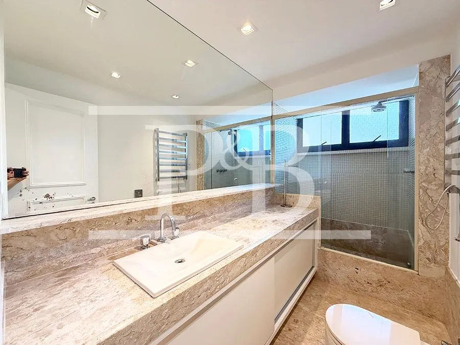 Furnished apartment, 230 m², with a bathtub — photo 5
