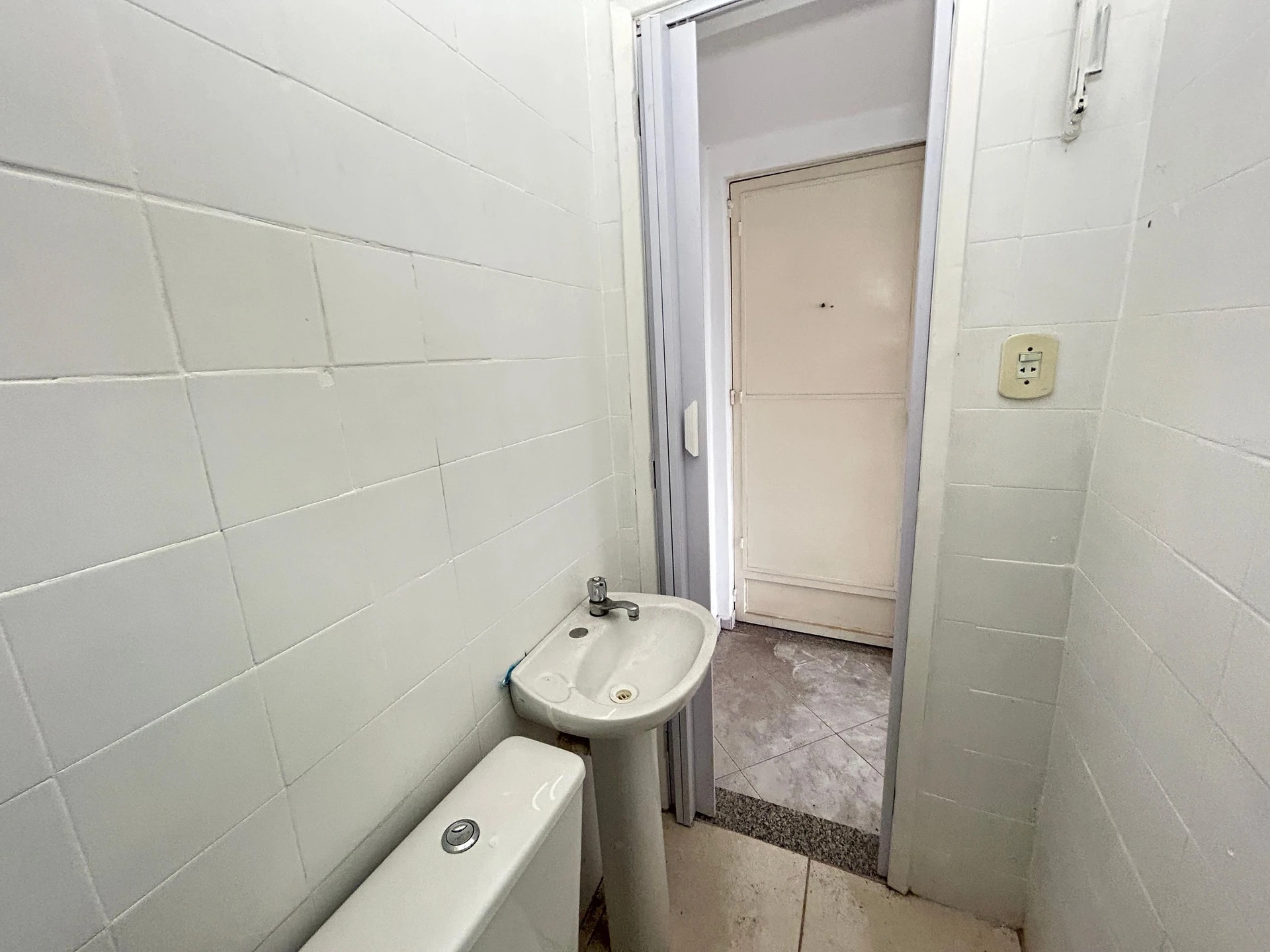 Unfurnished studio rental with 1 bedroom, 1 bathroom — photo 7