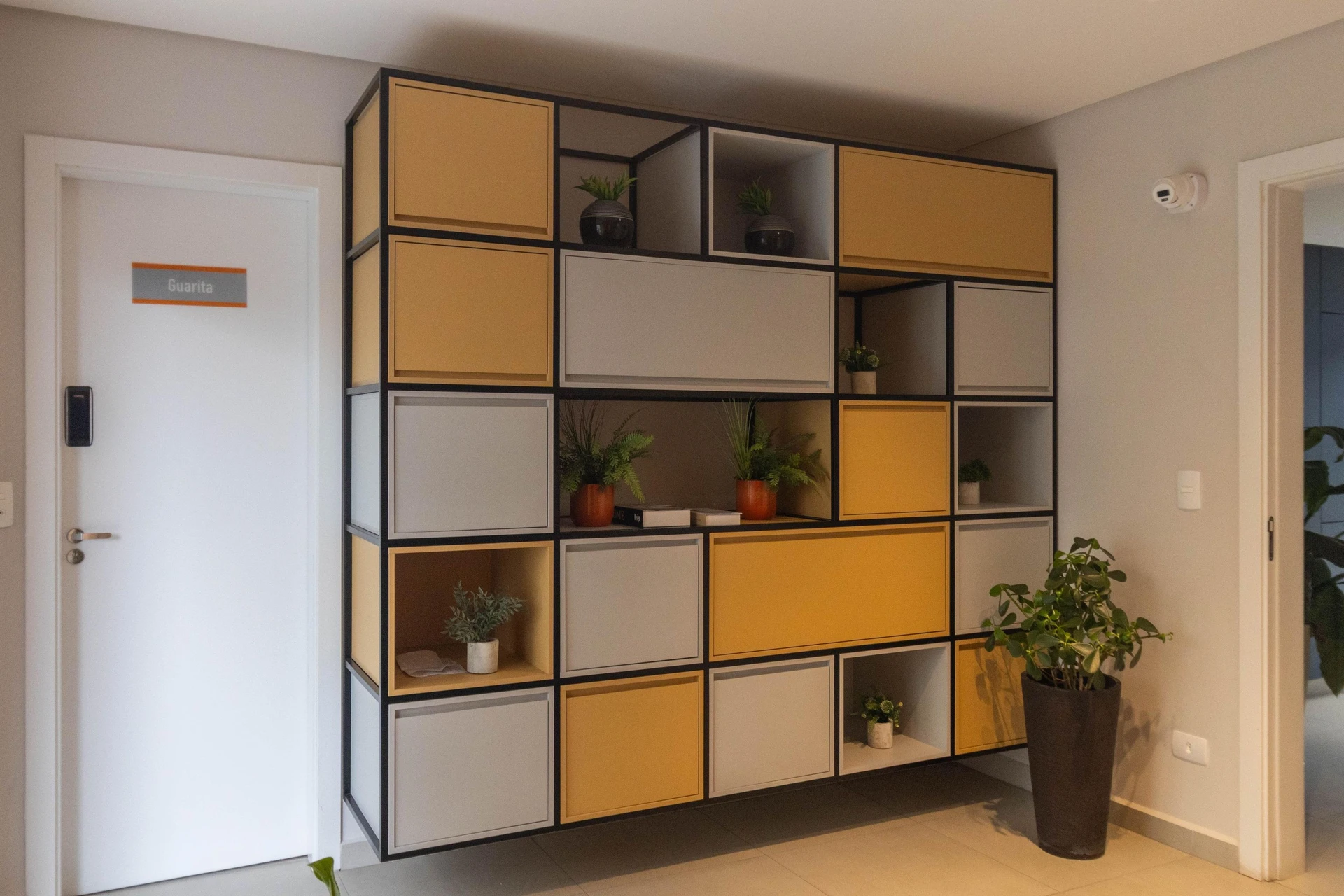 2-bedroom apartment in a building with a gym — photo 20