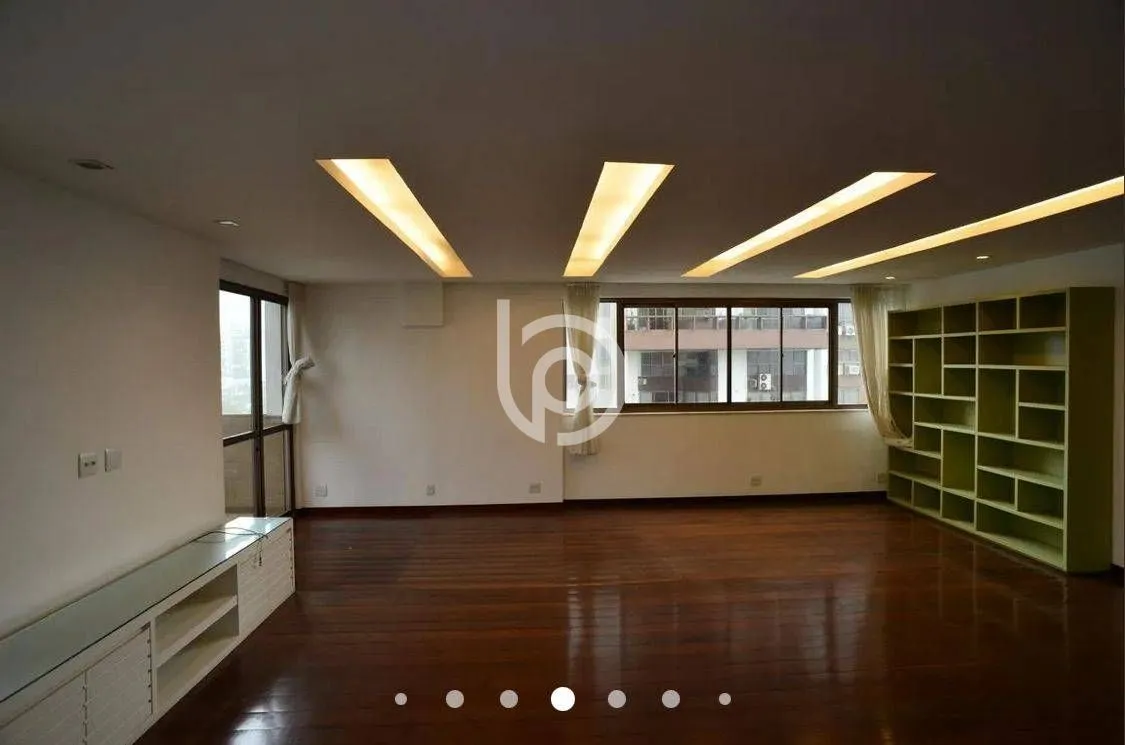 4-bedroom apartment with a closed kitchen and gas stove — photo 34
