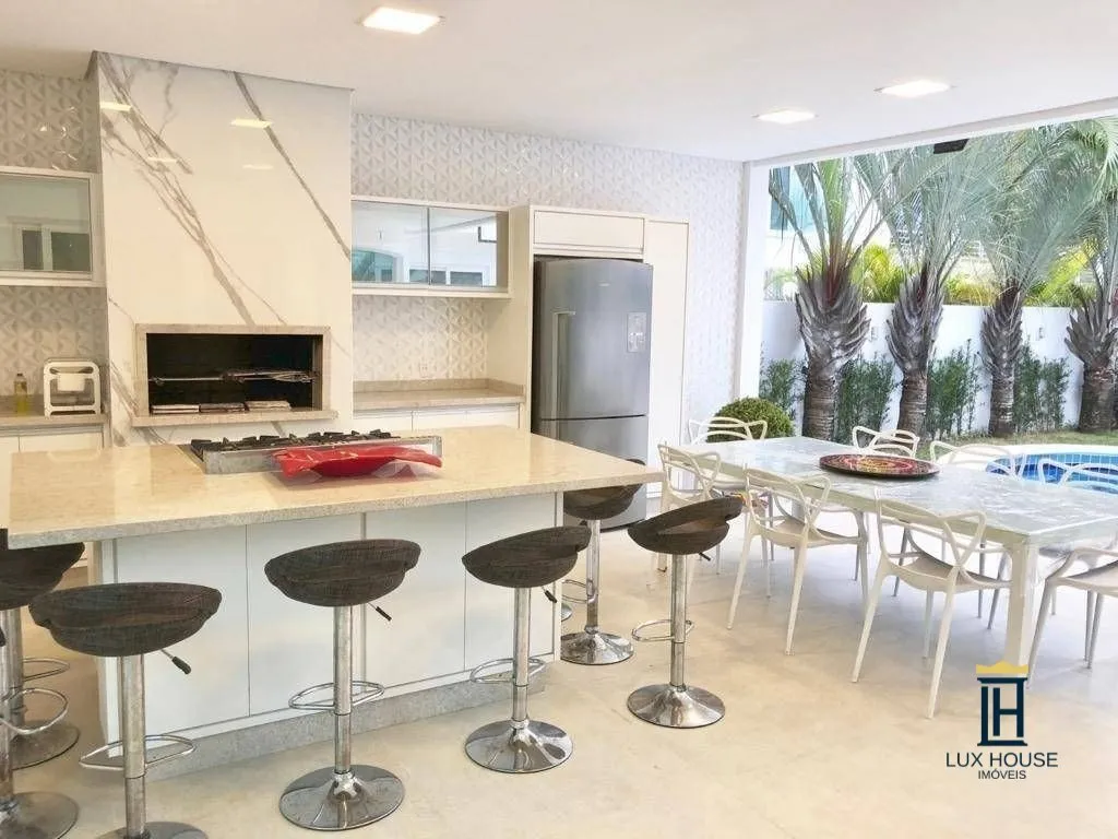 House with 7 bedrooms and 6 en-suites plus pool — photo 3